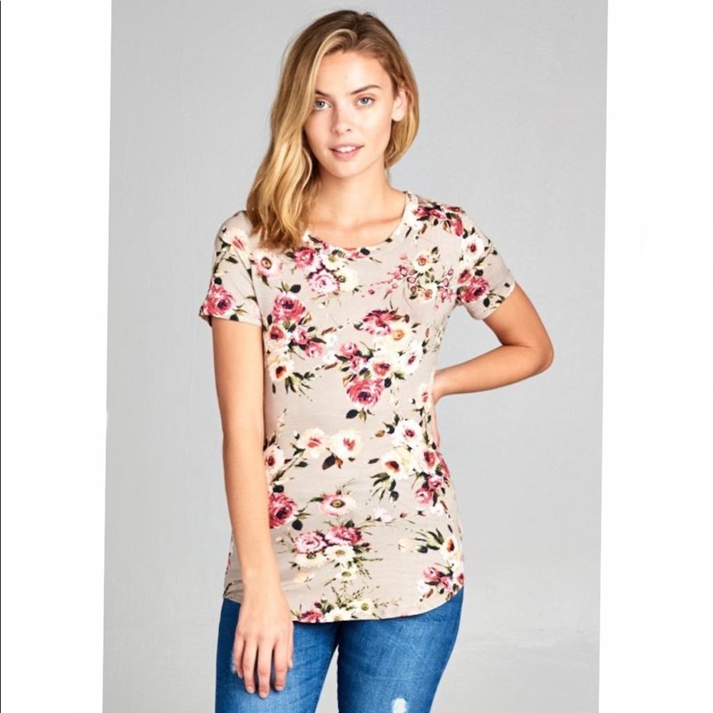 NWT Luna Fitted Tan Floral Blouse